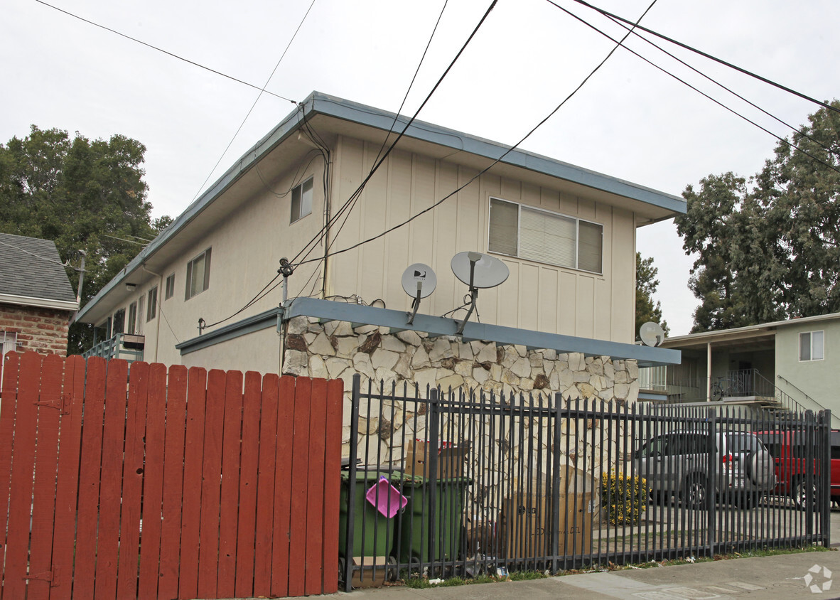 Building Photo - 3055 Curran Ave