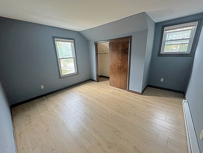 Building Photo - 404 Hartwell Ave