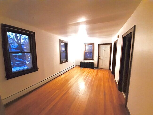 Building Photo - 1310 W 28th St