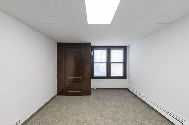 Foto del edificio - 2 N Huron St