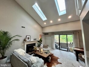 Building Photo - 1709 Mountainview Dr