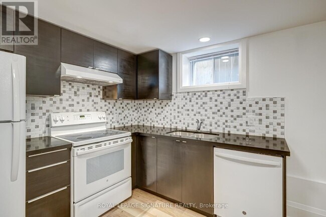 Building Photo - 250 Nairn Ave