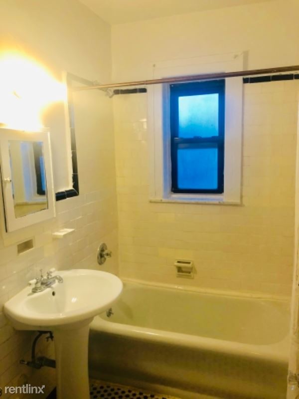 Foto del edificio - 1 br, 1 bath Apartment - 119 Carpenter Ave