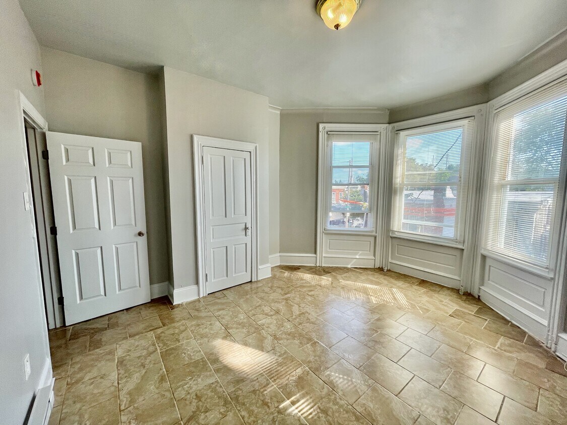 Primary Photo - 1302 W Allegheny Ave