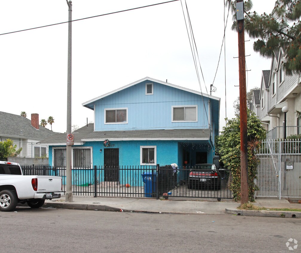 Building Photo - 637 E 27th St
