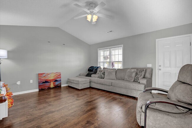 Foto del edificio - 106 Clint Mills Rd