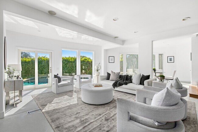 Foto del edificio - 9625 Oak Pass Rd