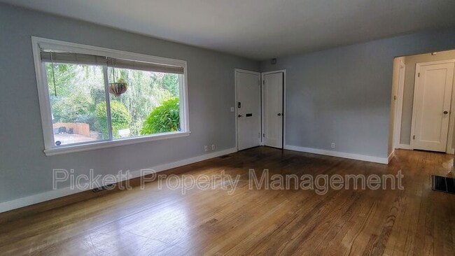 Building Photo - 631 Bertha Ave