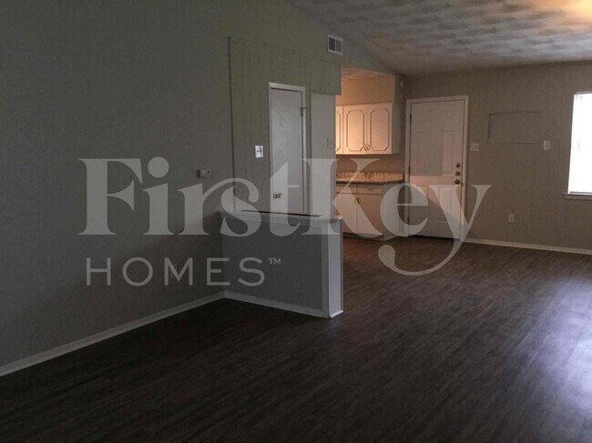Building Photo - 6318 Songwood Dr