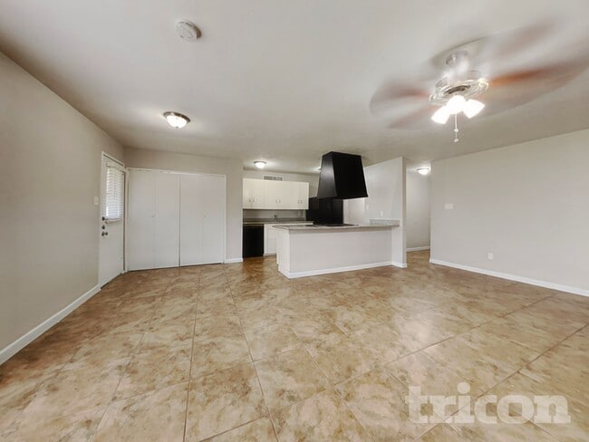 Foto del edificio - 5030 Ridgecreek Dr