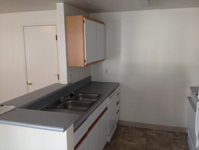 Building Photo - 2220 S Amy Ave