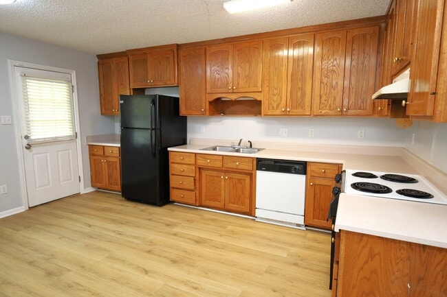 Building Photo - 3100 Tyndall Dr