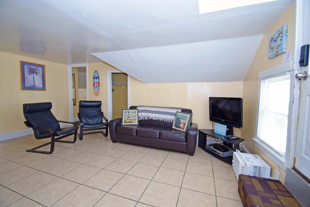 Living Area - 404 Saint Louis Ave