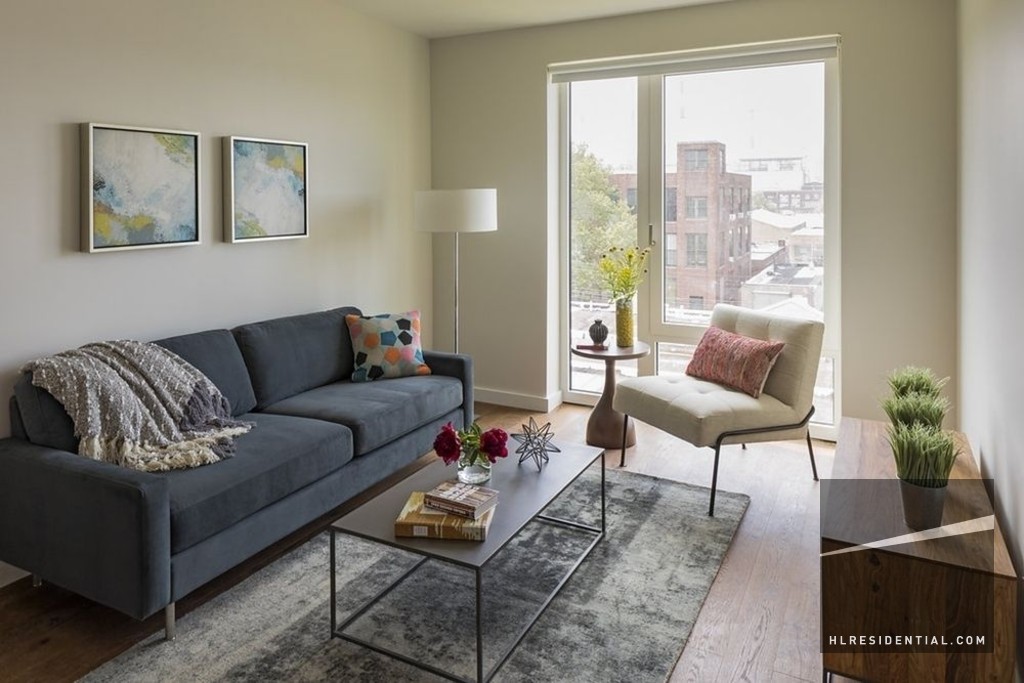 Foto principal - 3710 Crescent St