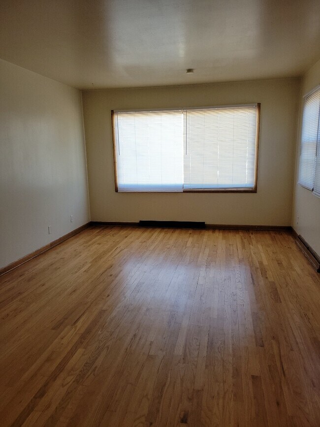 Foto del edificio - 227 Carroll Ave