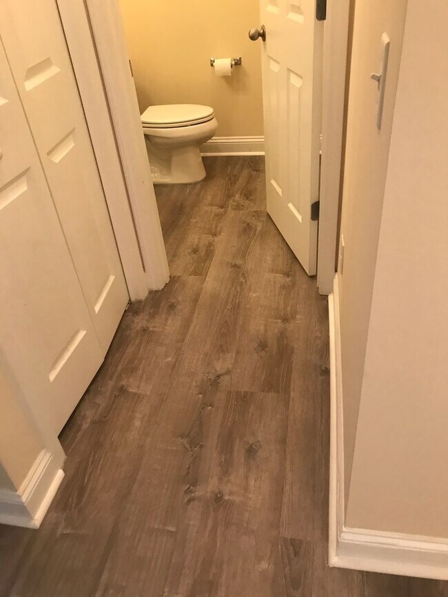 Foto del edificio - 323 Laurel Oak Ln