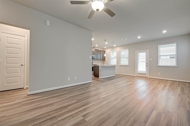 Foto del edificio - 16108 Oregon Oak Dr