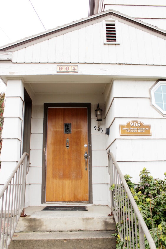 Primary Photo - 905 NE C St