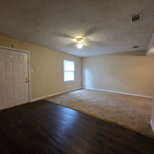 Foto del edificio - 1900 Buck Ln