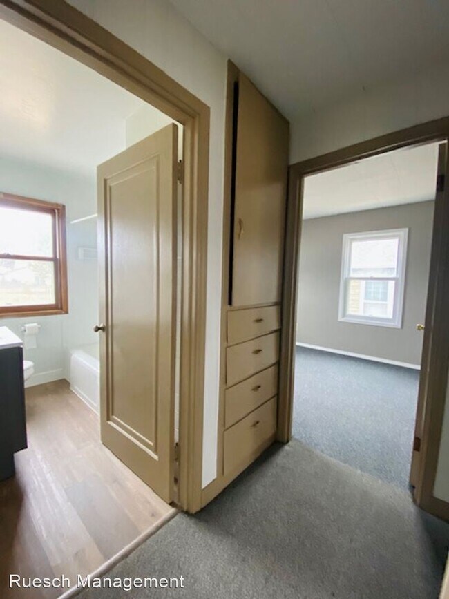 Building Photo - 3 br, 1 bath House - 828 Depere St