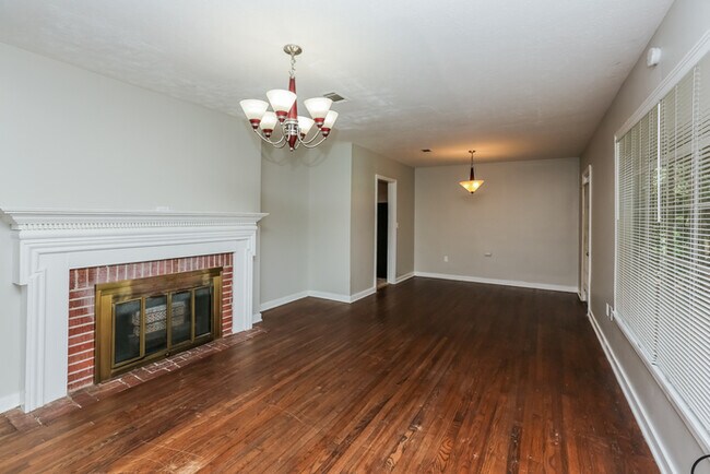 Foto del edificio - 216 Cedarhurst Dr