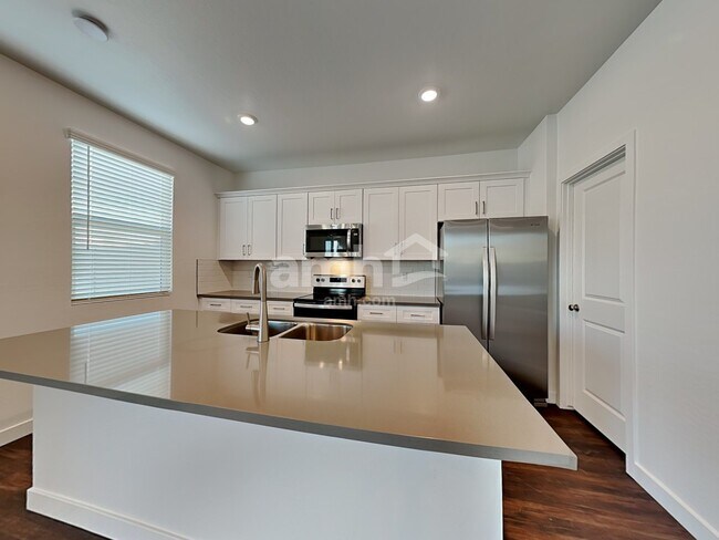 Building Photo - 2128 W Alicia Dr