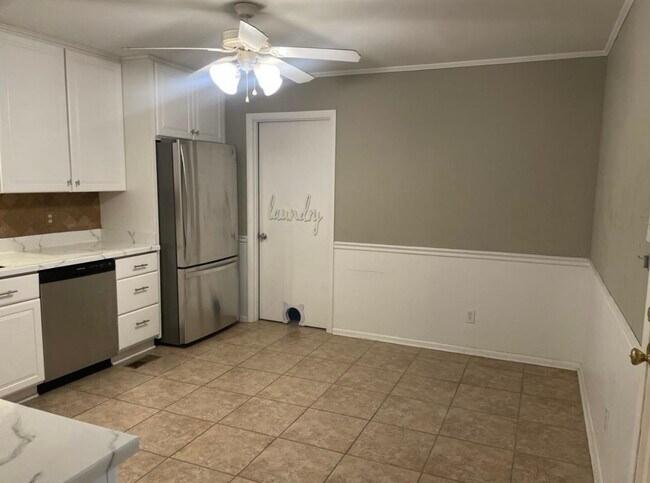 Foto del edificio - 5813 N Walnut Rd