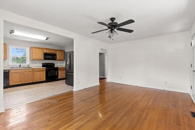 Foto del edificio - 1604 E Ridge Ave