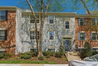 Building Photo - 12006 Golf Ridge Ct