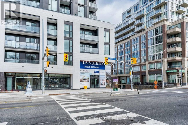 Photo du bâtiment - 1660 Bloor St W