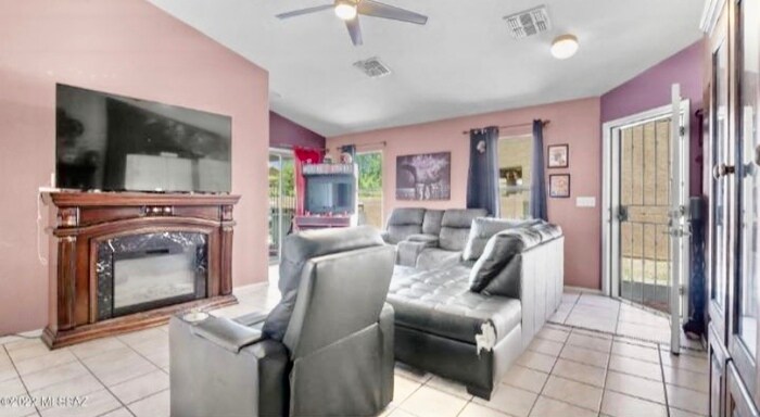 Foto principal - A cozy house with 3 beds and 2 bath in Coy...