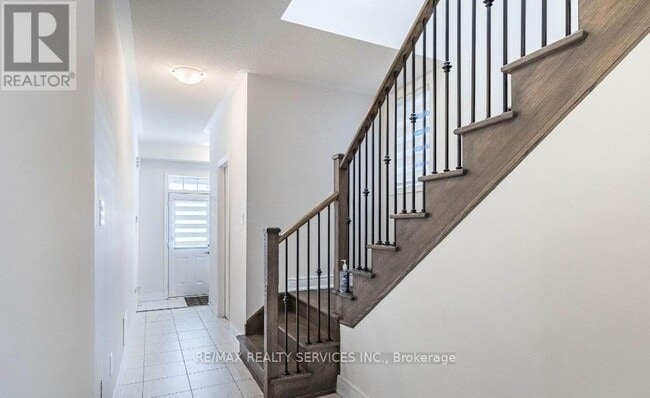 Building Photo - 17 Overstone Rd