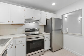 Building Photo - 1630 Embassy Dr