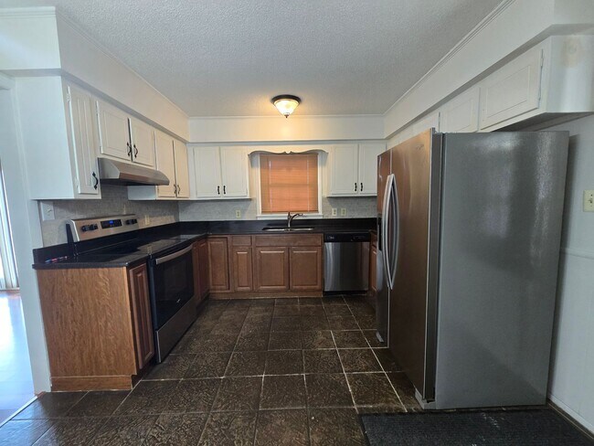 Building Photo - 622 Garfield Dr