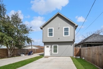 Building Photo - 4011 King St