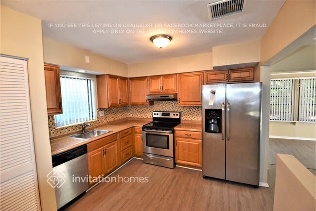 Building Photo - 2608 SW 34th Ave
