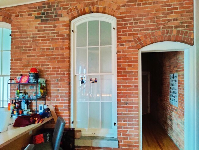 Foto del edificio - 317 W Fayette St