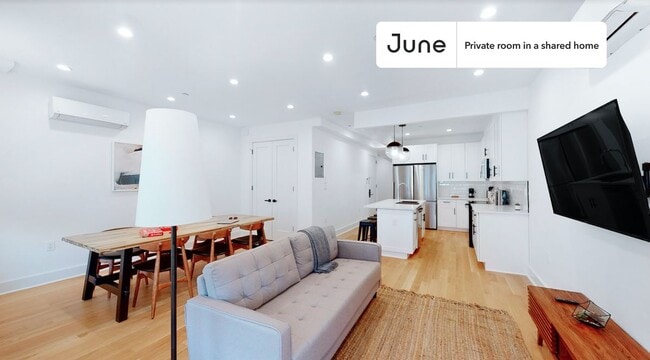 Foto del edificio - Room in Shared 8.0 bed/3 bath home