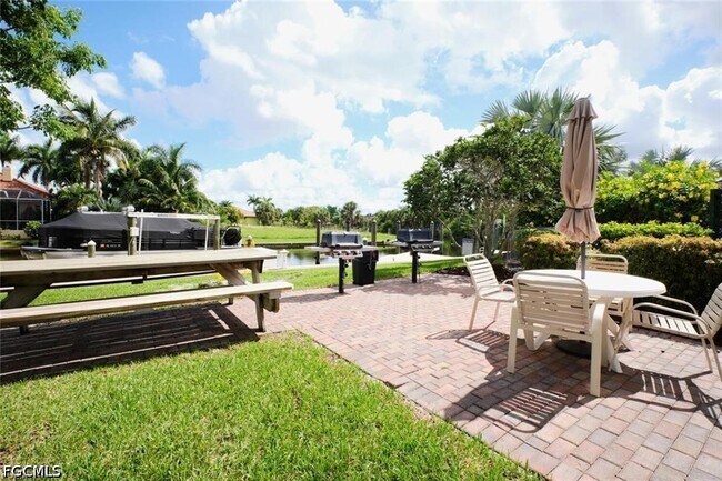 Foto del edificio - 1789 Four Mile Cove Pkwy