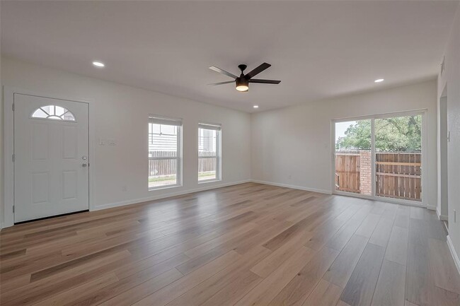 Building Photo - 5922 Fairdale Ln