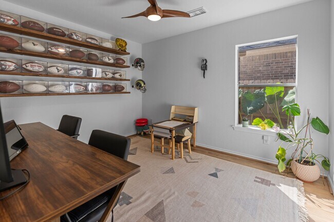Foto del edificio - 12304 Shady Brook Dr