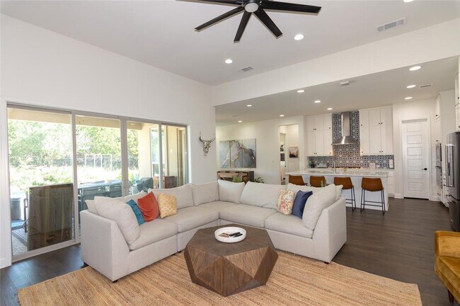 Foto del edificio - 205 Eiglehart Rd