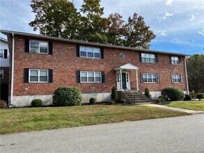 Building Photo - 470 Oak Ave