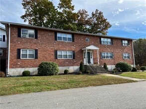 Building Photo - 470 Oak Ave