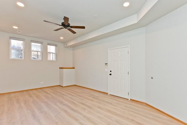 Building Photo - 1547 W Augusta Blvd