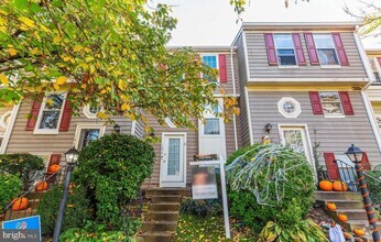 Building Photo - 1679 Fieldthorn Dr