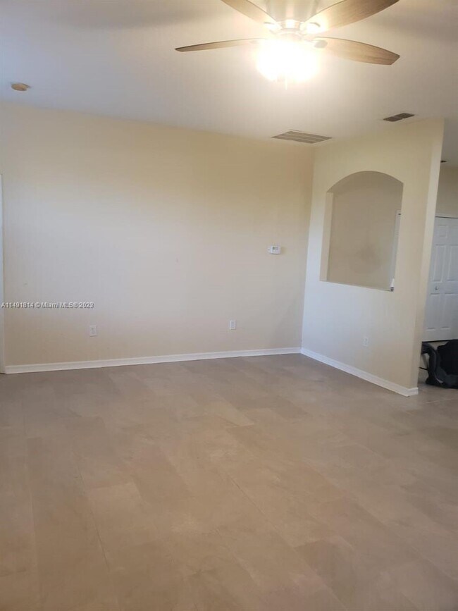 Building Photo - 554 Reddicks Cir