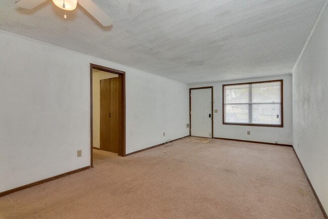 Building Photo - 121 Fister Ct
