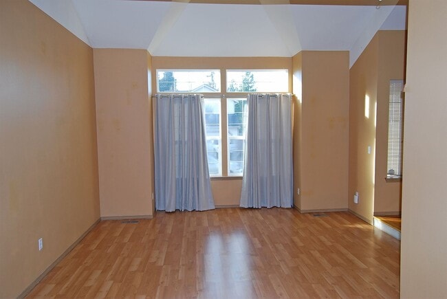 Foto del edificio - Four Bedroom Home in Kent East Hill