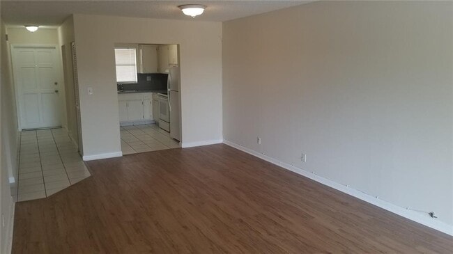 Foto del edificio - 7700 NW 30th St